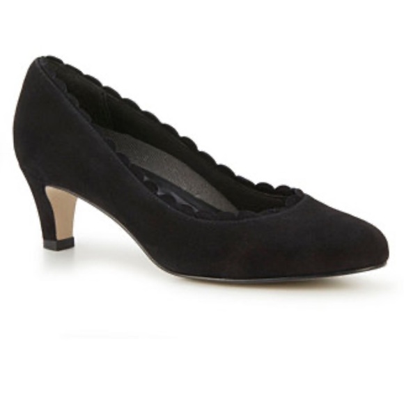 NEW Walking Cradles Janie Scalloped Pump in Black Suede size 8.5 - Picture 1 of 7